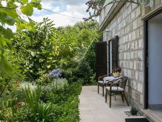 Appartamento Maria Kolo Ep - Two Bedroom With Terrace And Garden View